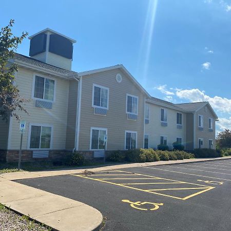 Americinn By Wyndham Ошкош Экстерьер фото