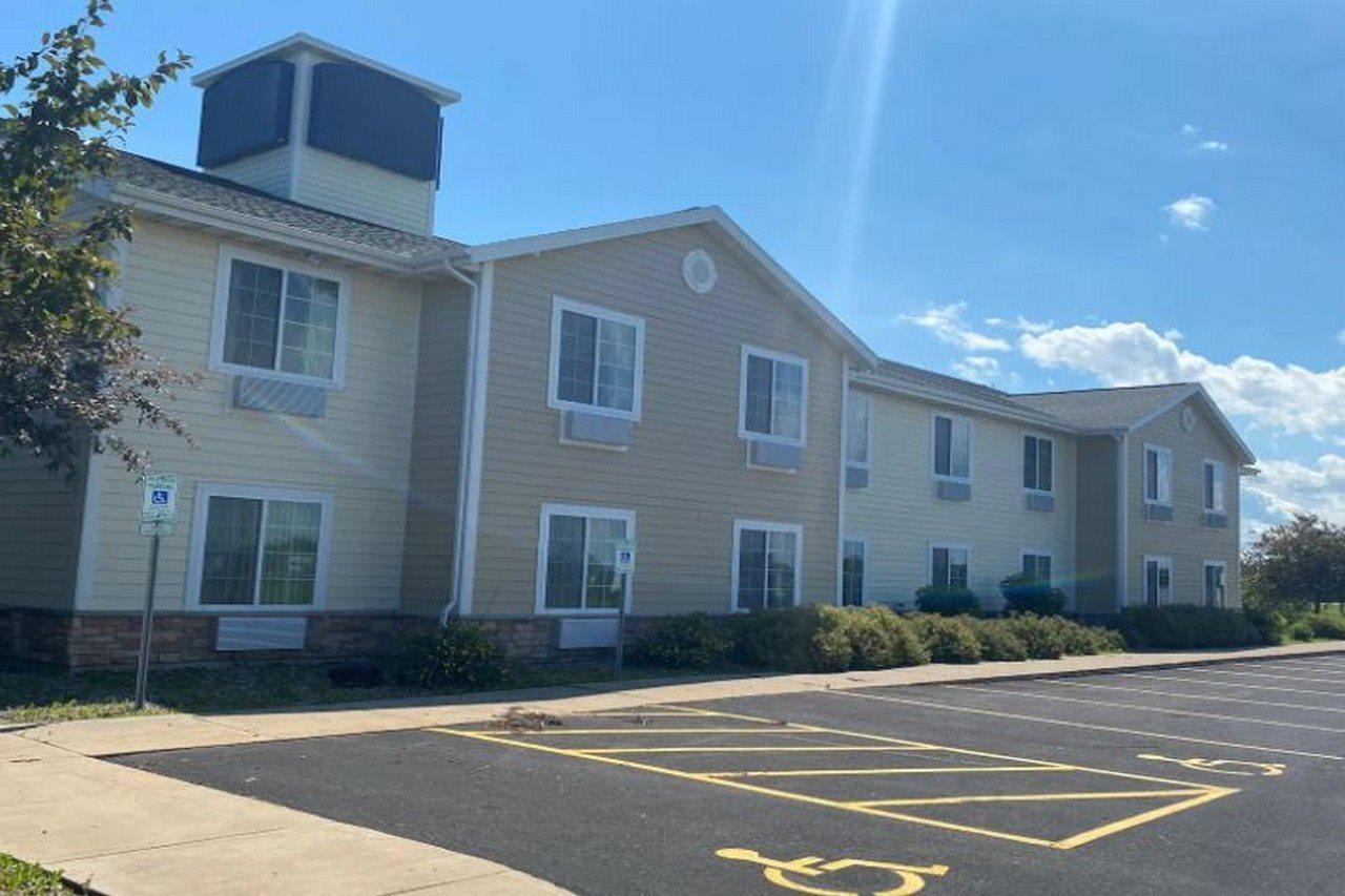 Americinn By Wyndham Ошкош Экстерьер фото