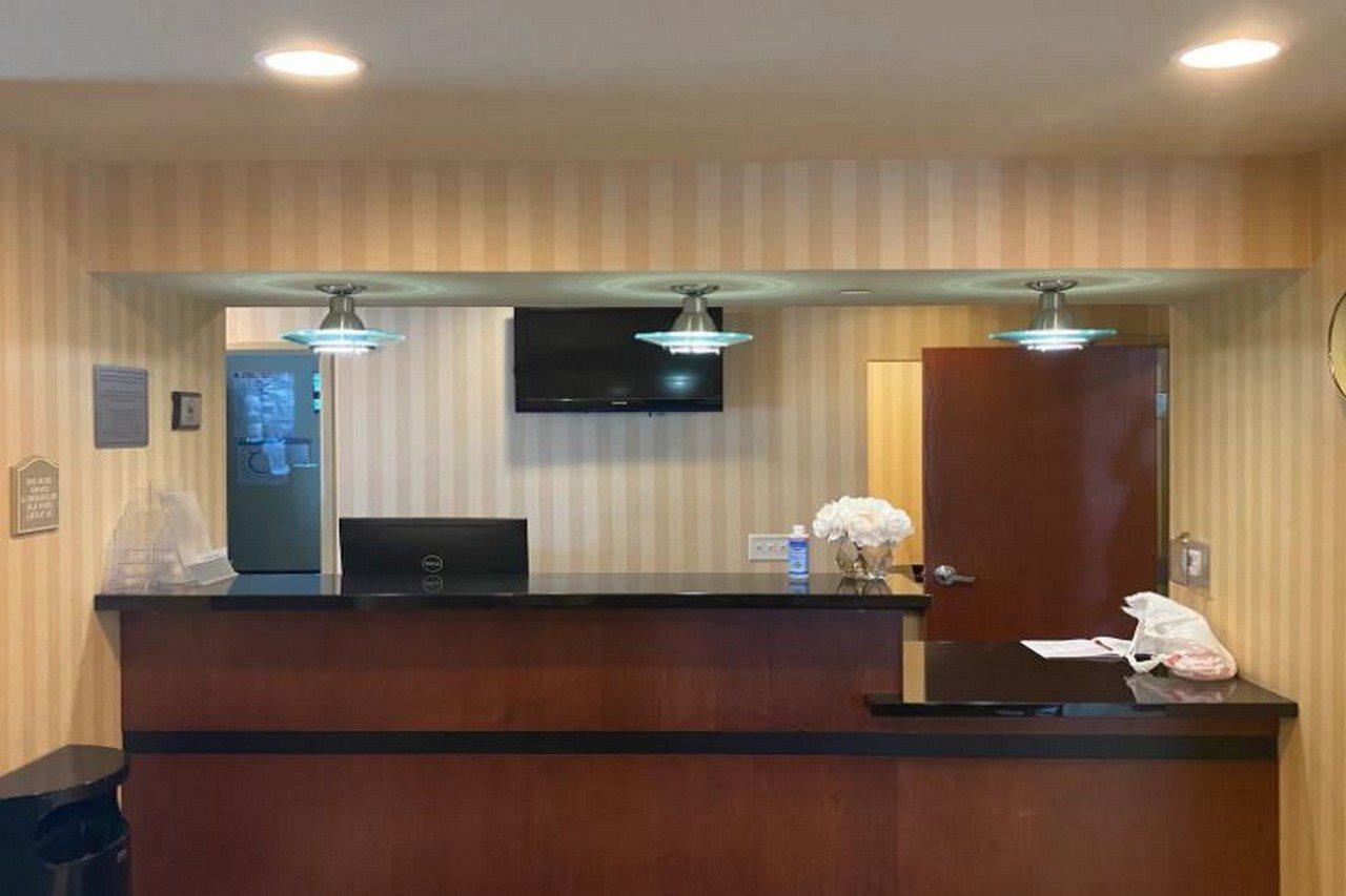 Americinn By Wyndham Ошкош Экстерьер фото